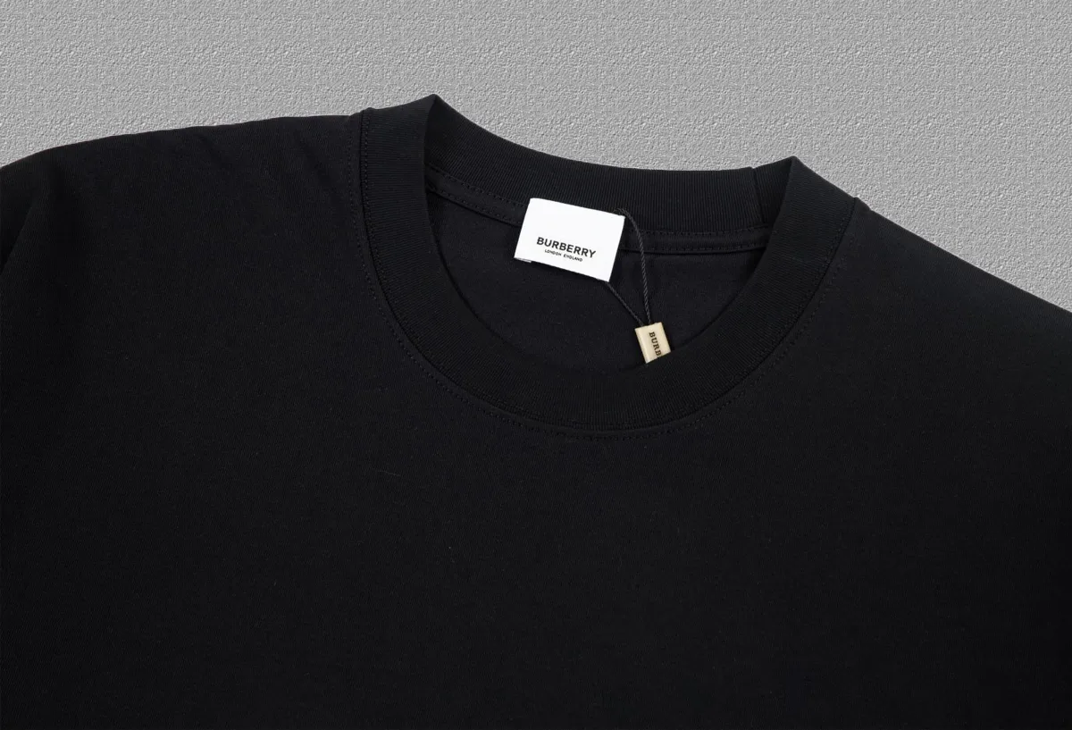 P80✨🔥 [Burberry] 2026FW Year of the Horse Limited Short Sleeve T-shirt War Horse Letters LOGO Print Premium 26s Double Yarn 300 Grams Fabric Heavy Fabric Customized Drawstring Ribbing Same Vail and Dye Three Standards Complete Men and Women Same Style Color: Black White Cyan Size: S M L XL 2XL